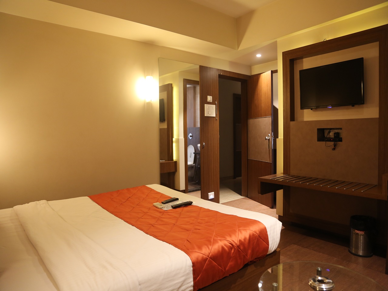 Deluxe-room-at-Hotel-Royal-Classic-Thane