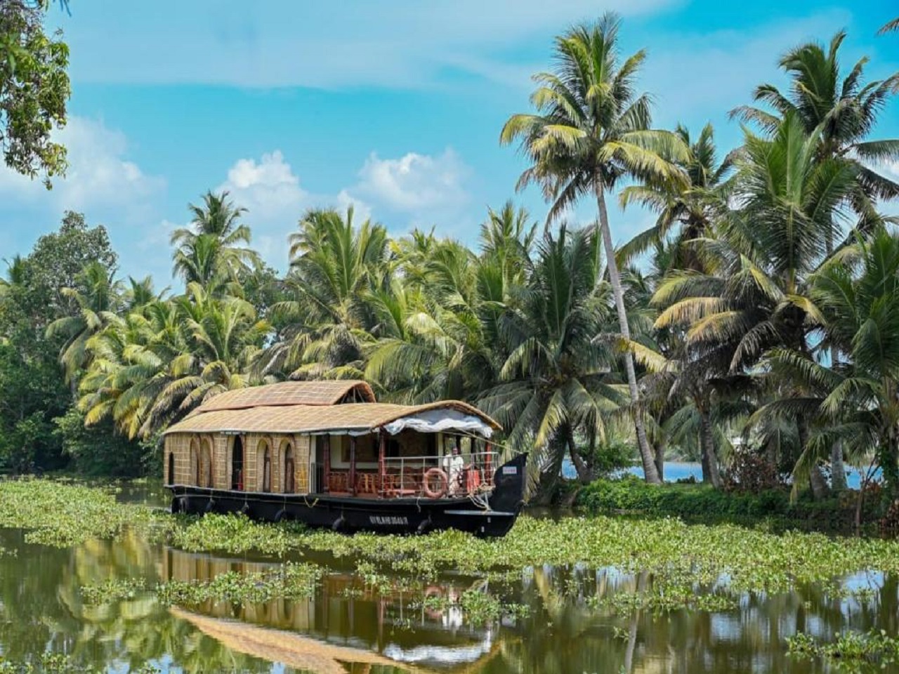 Dream-Houseboats-Kollam-Ashtamudi-lake