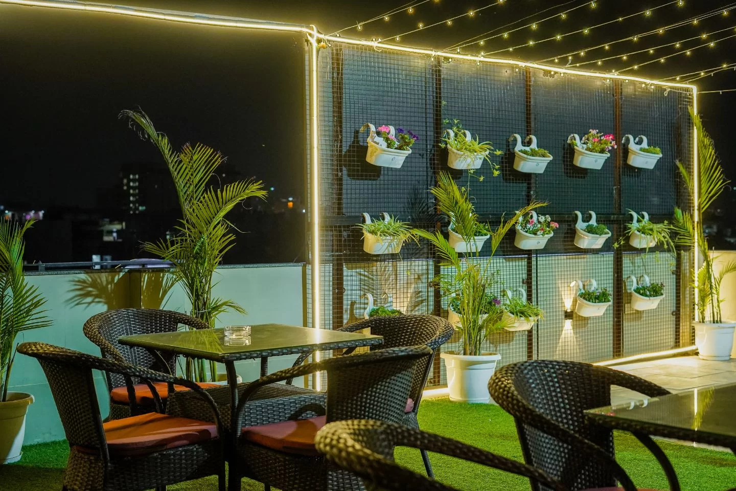 saltstayz-Grand-sky-hotel-studio-apartments-near-medanta-hospital