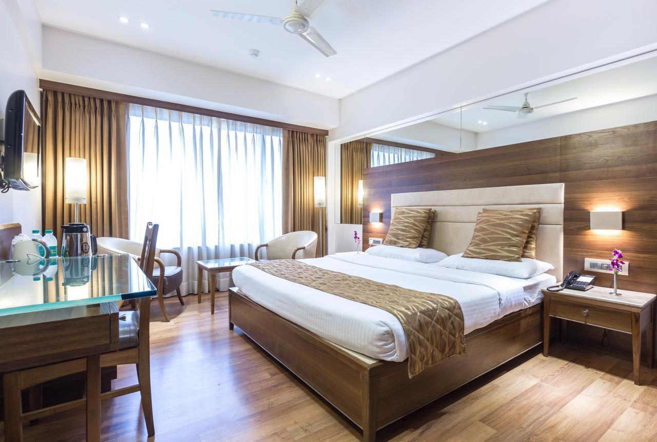 Best-Budget-Hotel-Royal-Orchid-Chembur-near-Chembur-Station