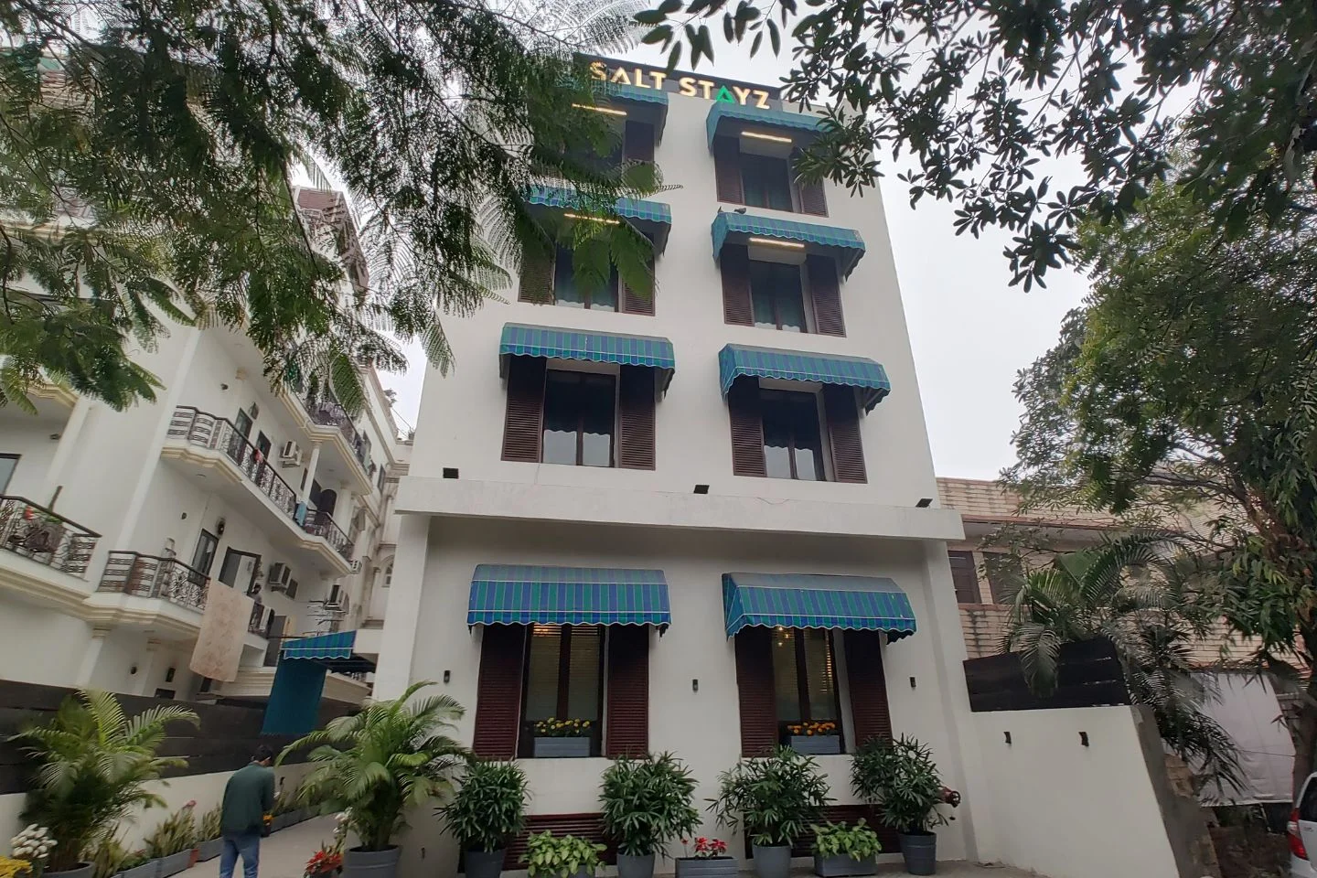 Saltsyaz-Thyme-cheap-hotel-in-new-friends-colony-Sukhdev-vihar-New-Delhi-