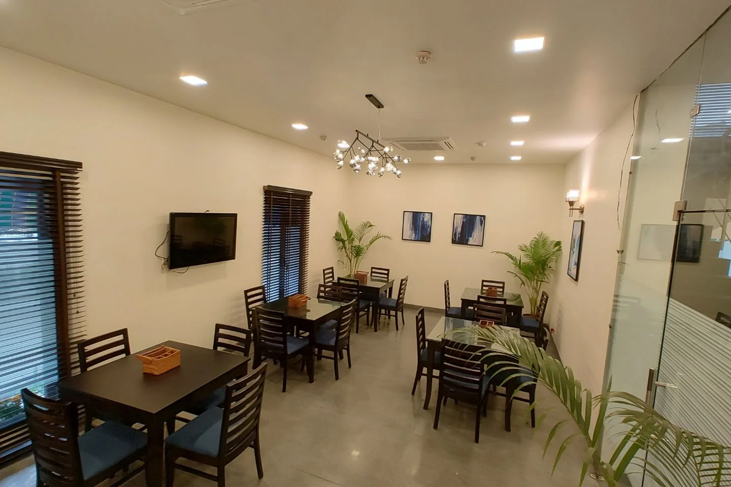 Saltsyaz-Thyme-best-hotel-in-new-friends-colony-Sukhdev-vihar-New-Delhi-