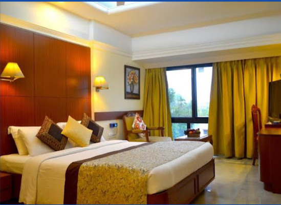 Best-Budget-Hotel-Club-Emerald-Chembur-near-Chembur-Station