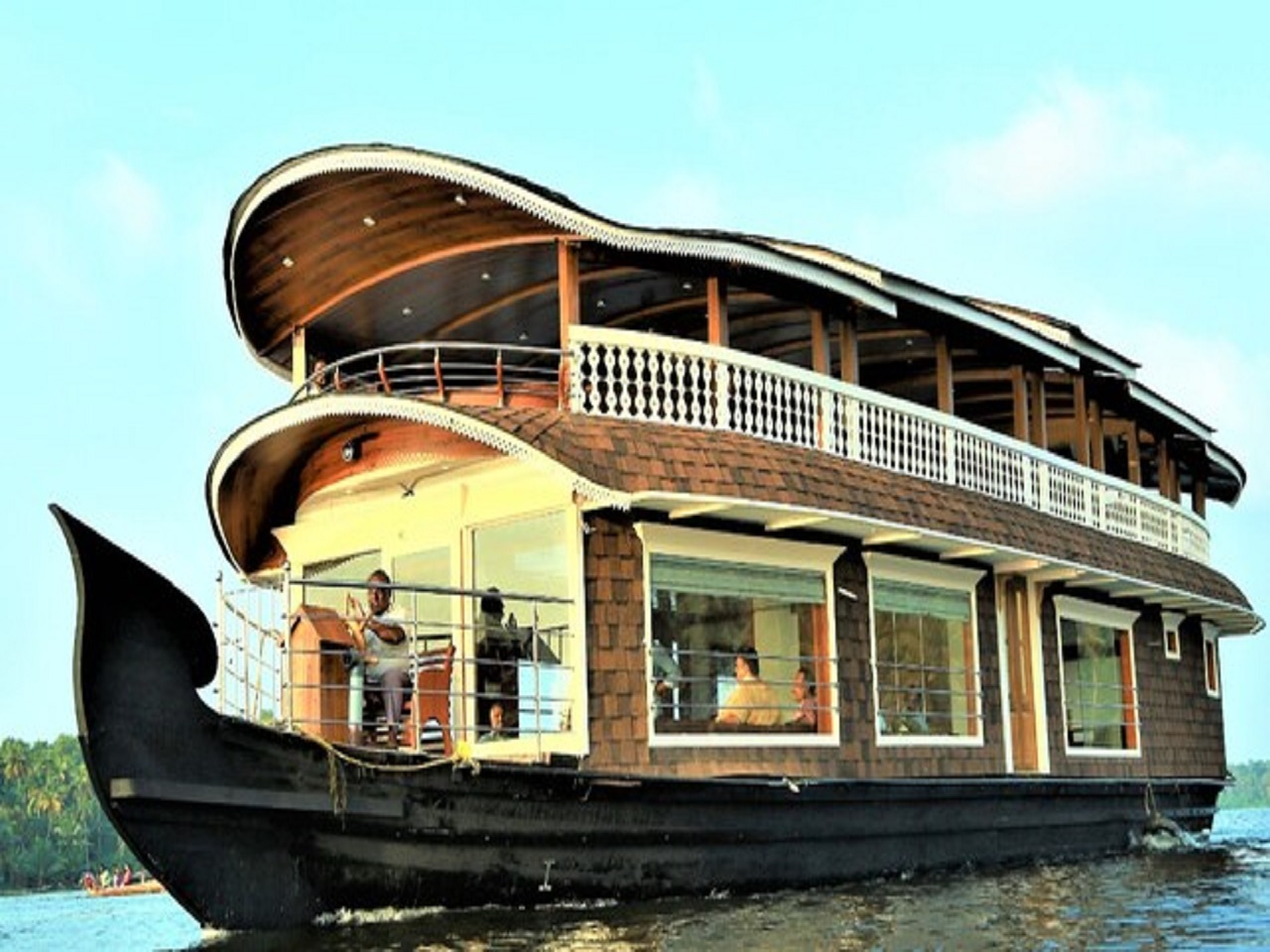 Best-Houseboat-in-Kerala-Price-and-Asthamudi-lake-Location