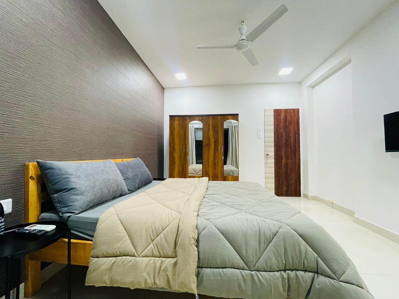 service-apartments-in-Juhu-near-Ville-Parle-Station